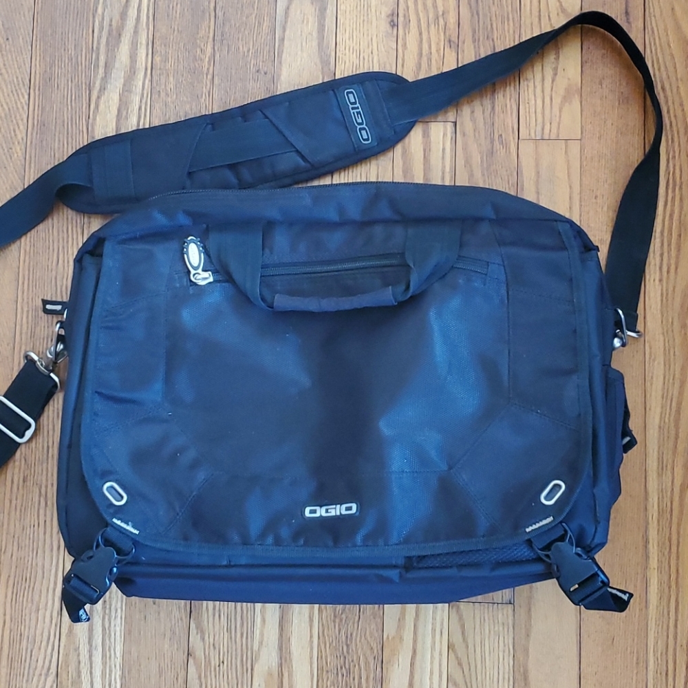 Ogio City Corp.  Messenger travel bag